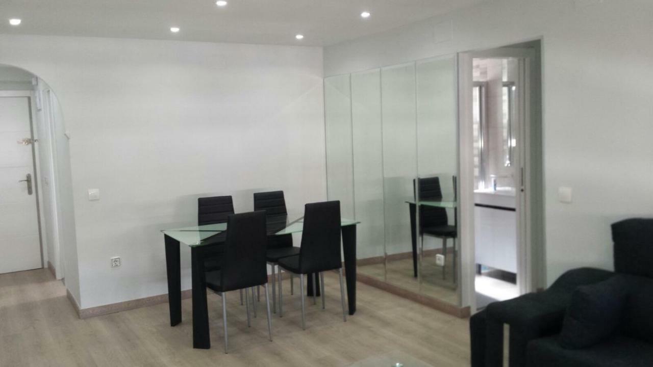 Apartamentos La Vaguada Suites Мадрид Екстериор снимка