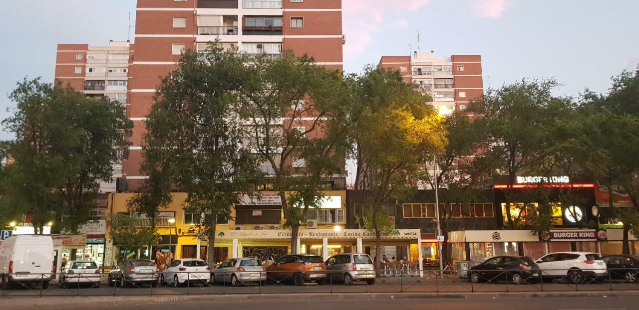 Apartamentos La Vaguada Suites Мадрид Екстериор снимка